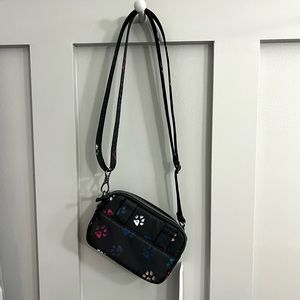 Lug Coupe SE- pawprint black convertible cross body